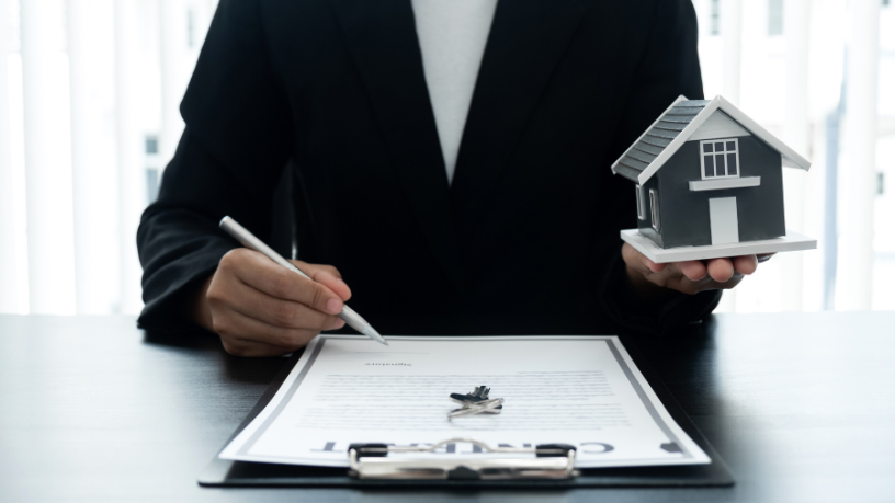 Alex Nabuco dos Santos explica como indicadores macroeconômicos influenciam decisões no mercado imobiliário.
