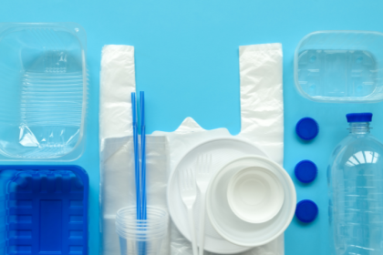 Elias Assum Sabbag Junior explica como a padronização e durabilidade das embalagens plásticas podem reduzir custos no transporte e armazenagem.