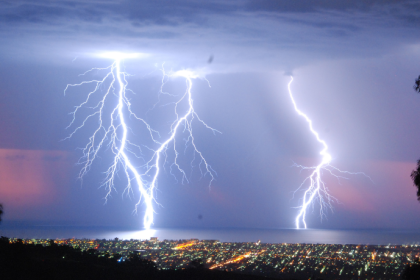 Tempestade em Portugal deixa mortos, provoca apagão e expõe fragilidade diante de eventos extremos