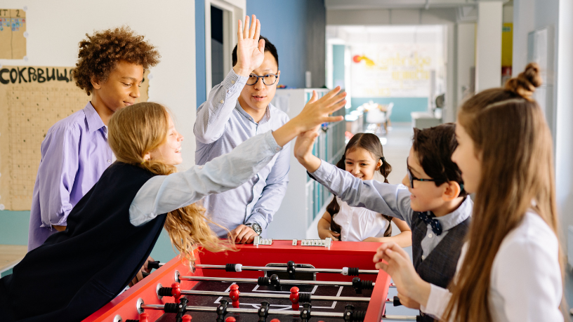 Ao analisar estratégias educacionais contemporâneas, Sérgio Bento De Araújo destaca como a gamificação aliada às metodologias ativas fortalece o aprendizado de forma dinâmica e eficiente.